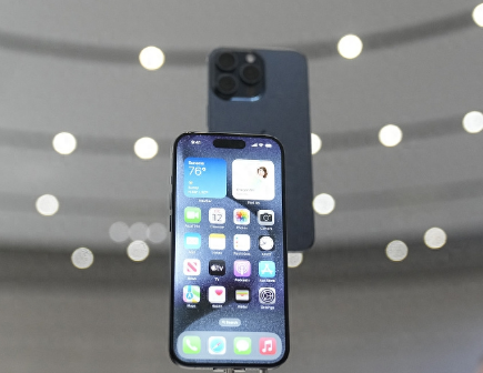 樊城Apple维修站分享买iPhone15还是华为Mate60 