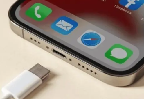 樊城苹果15维修分享iPhone15改USB-C接口后能和安卓用户互借充电器吗
